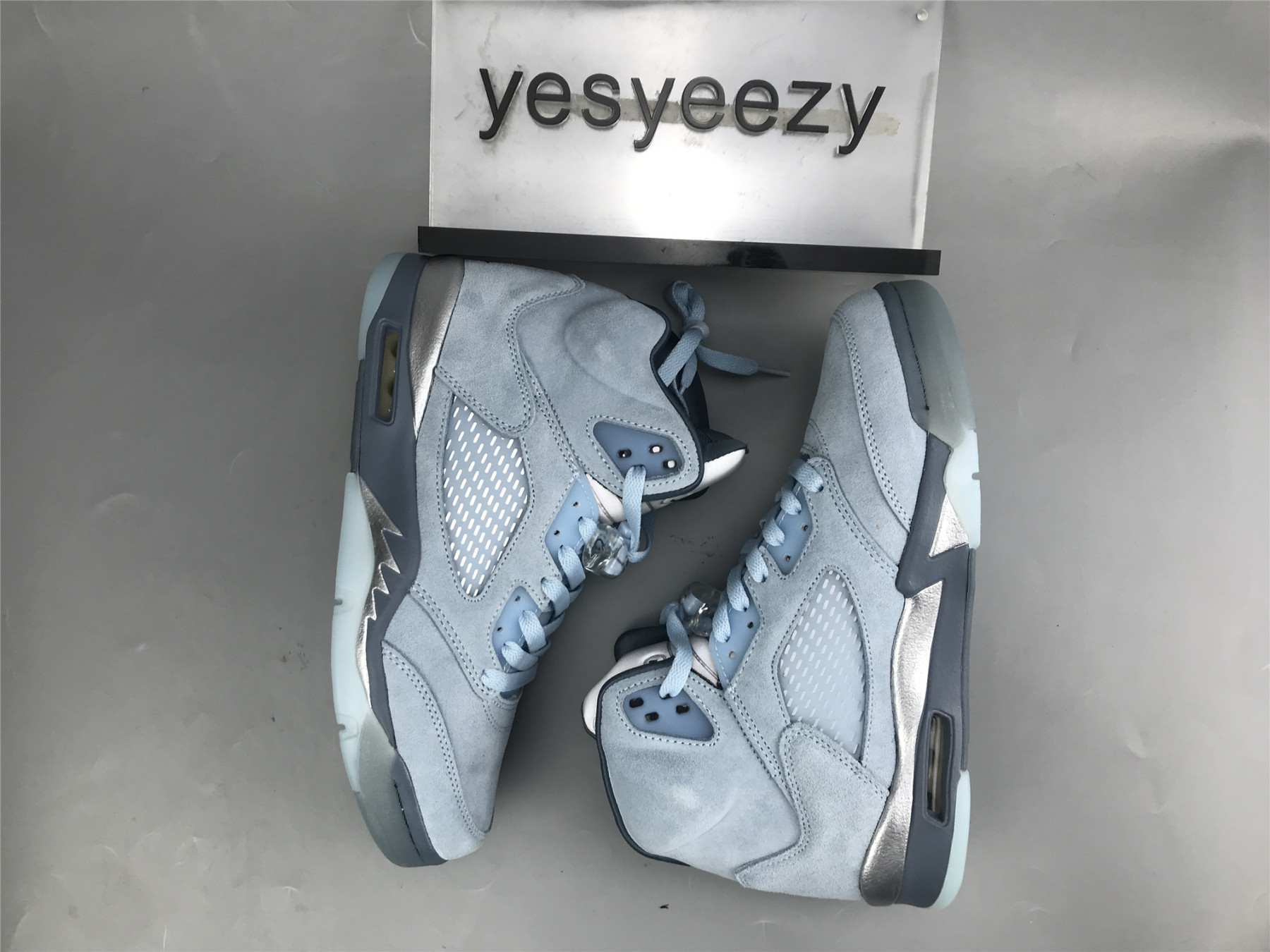 UA WMNS AIR JORDAN 5 RETRO
