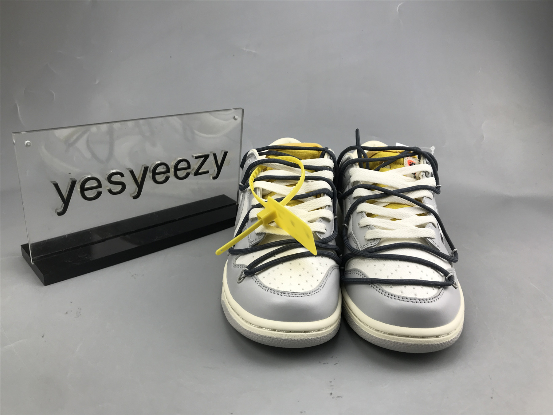 UA NIKE OFF-WHITE X DUNK LOW 