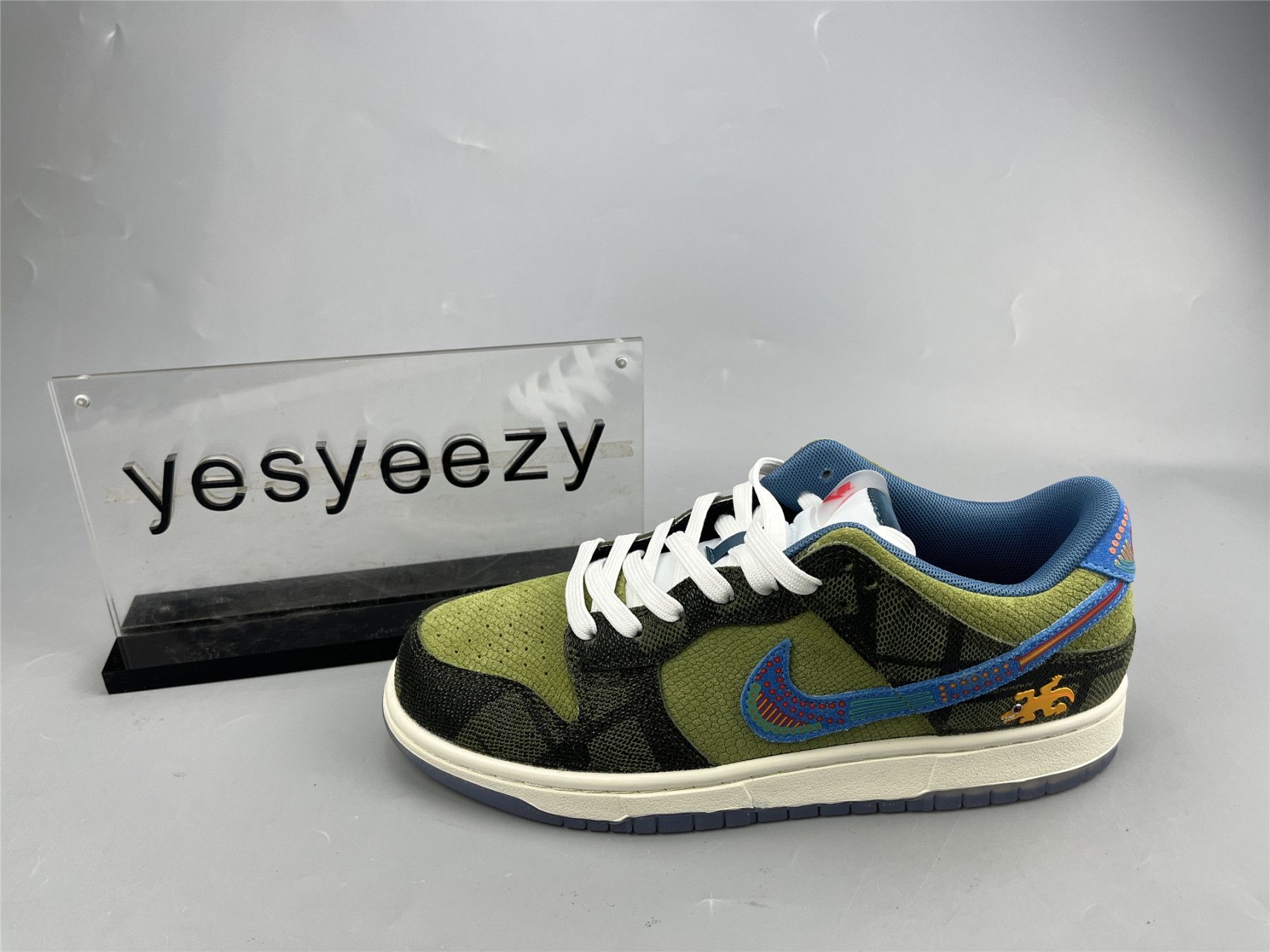 UA NIKE DUNK LOW 