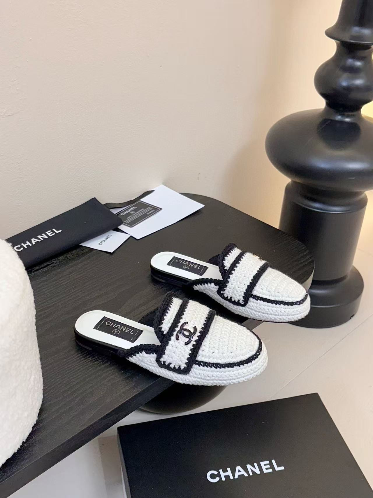 UA Ch**el Slides