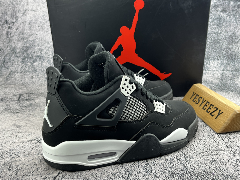 UA WMNS AIR JORDAN 4 RETRO BLACK