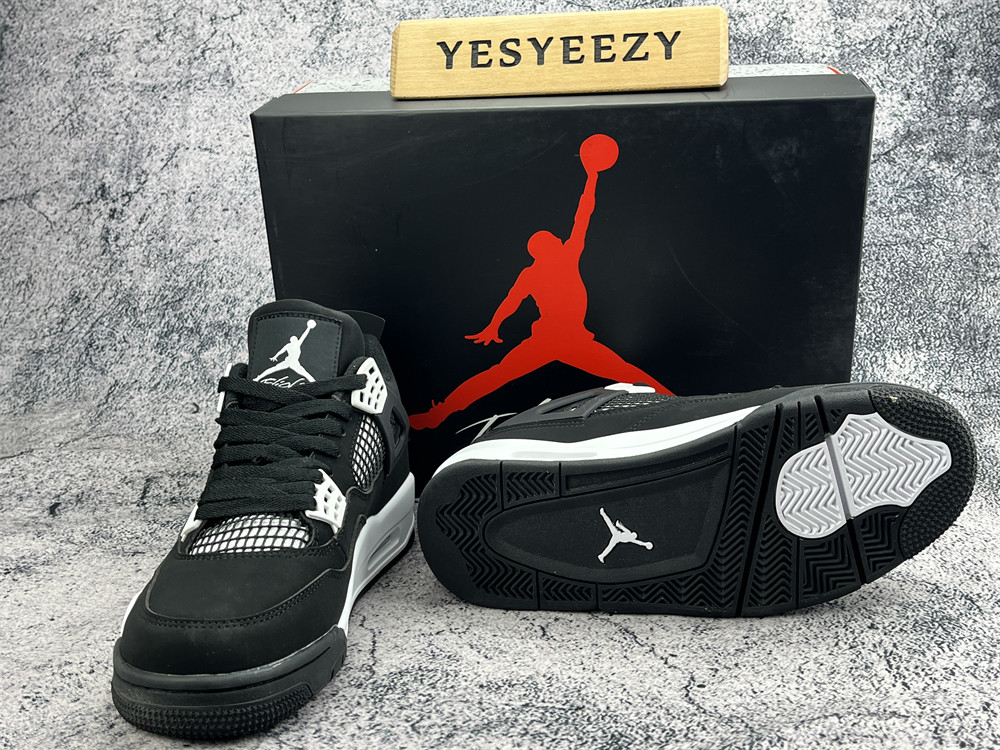 UA WMNS AIR JORDAN 4 RETRO BLACK
