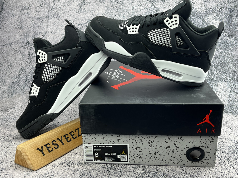 UA WMNS AIR JORDAN 4 RETRO BLACK