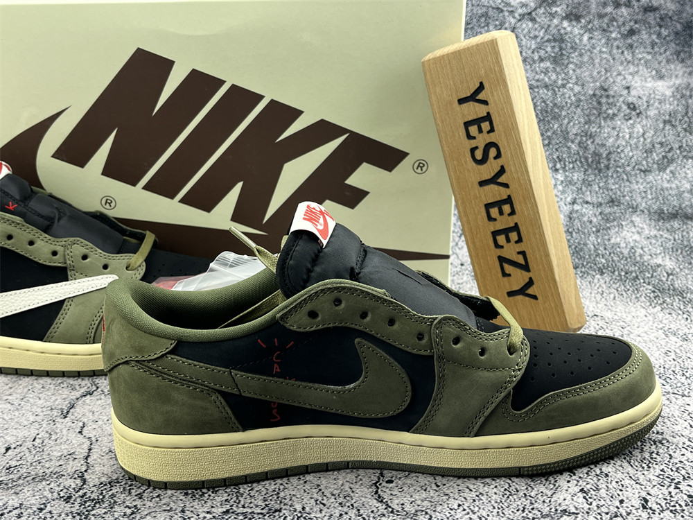 UA TRAVIS SCOTT X AIR JORDAN 1 LOW OG SP