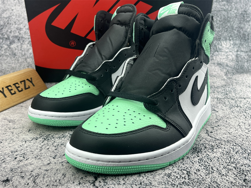 UA AIR JORDAN 1 RETRO HIGH OG 