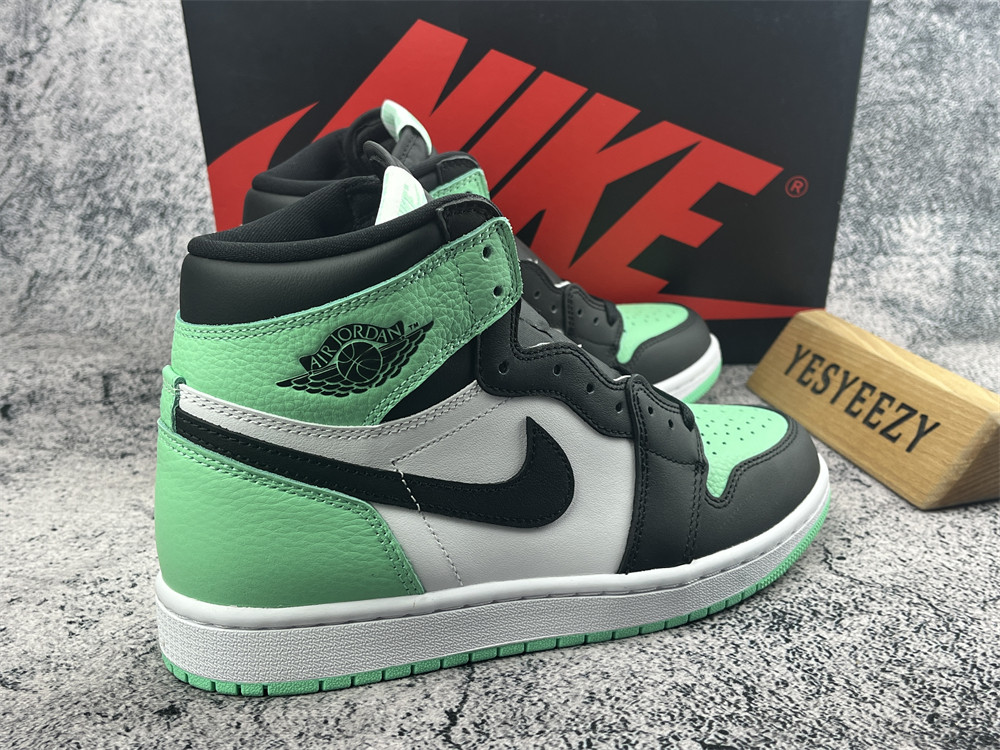 UA AIR JORDAN 1 RETRO HIGH OG 