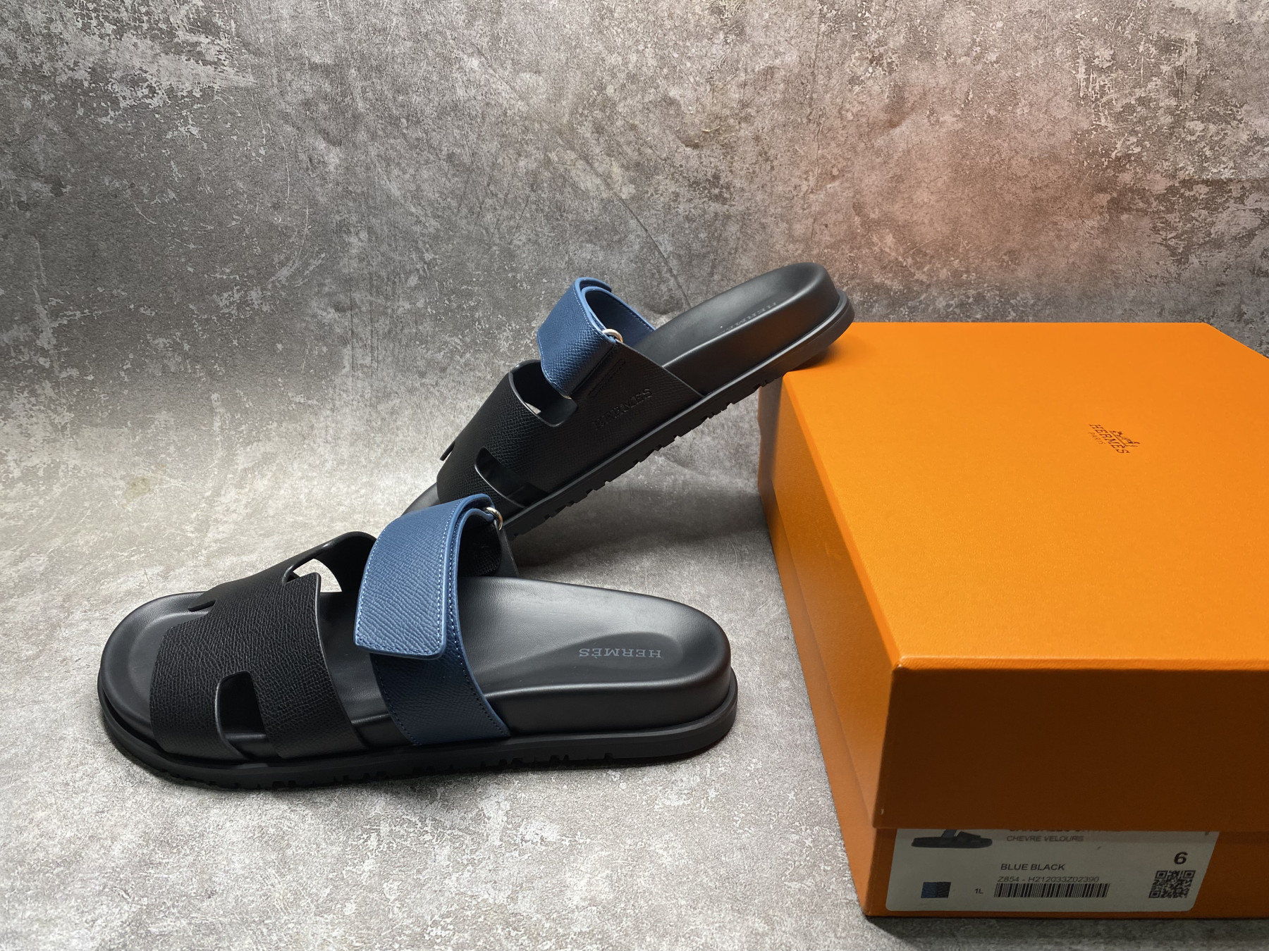 UA H**me5 Chypre Sandal