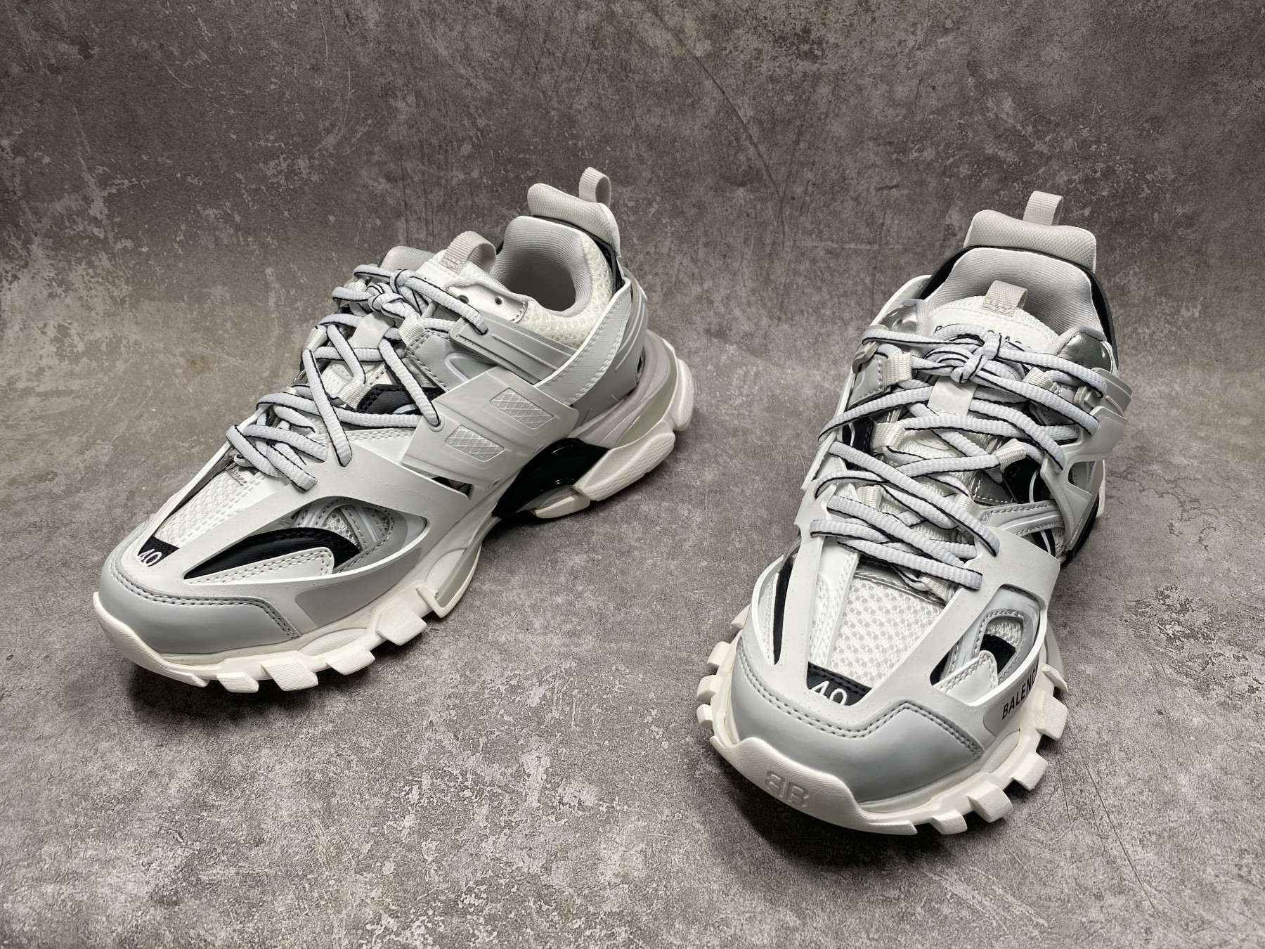 ua Ba1en*iaga track sneaker
