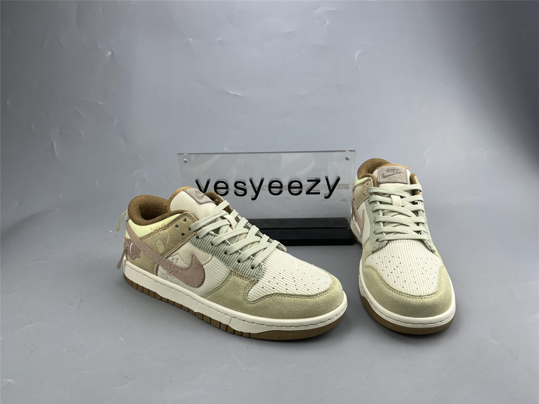 UA NIKE WMNS DUNK LOW