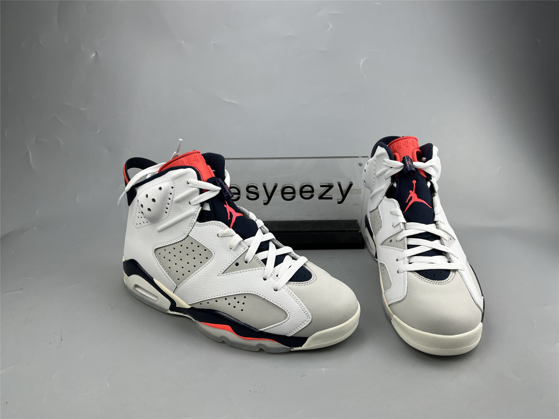 UA AIR JORDAN 6 RETRO