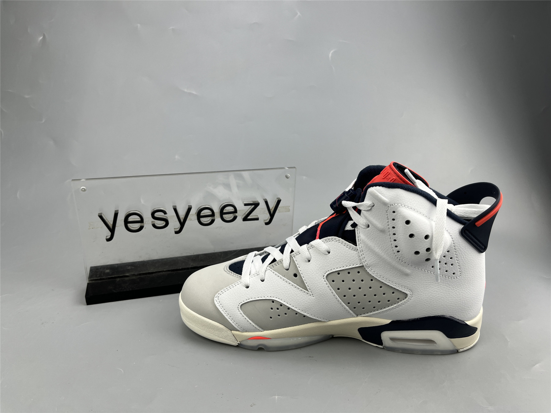 UA AIR JORDAN 6 RETRO