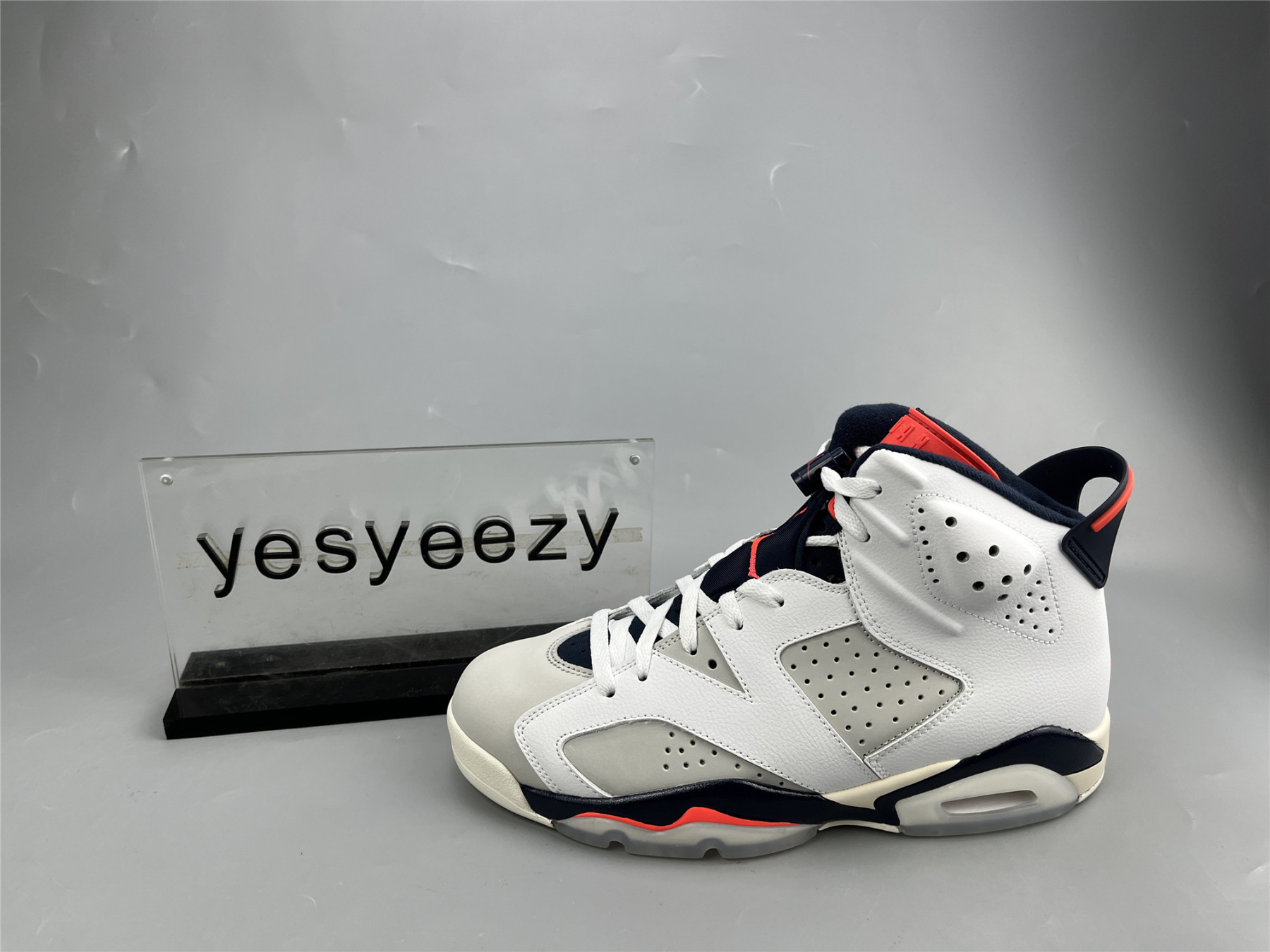 UA AIR JORDAN 6 RETRO