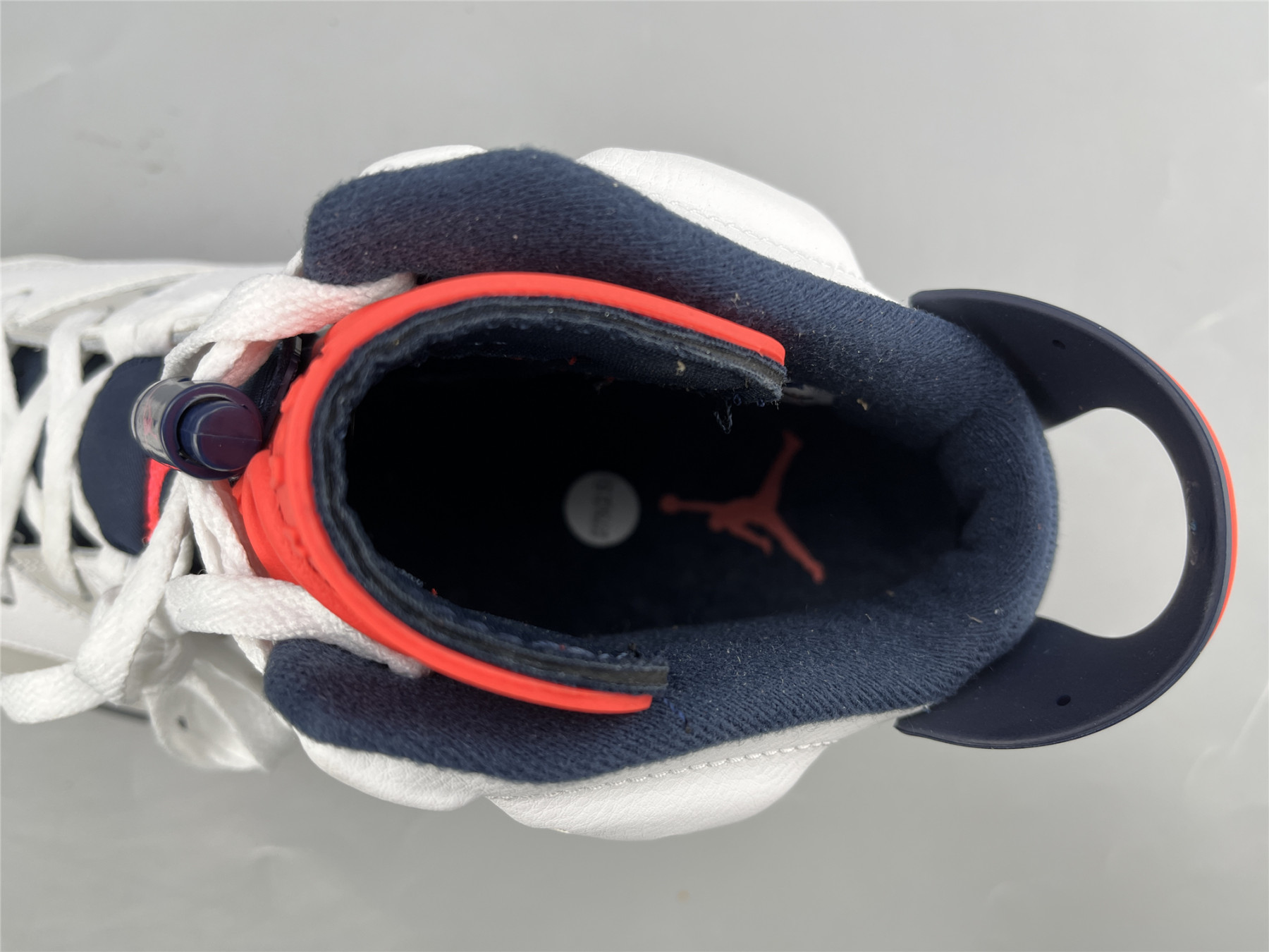 UA AIR JORDAN 6 RETRO