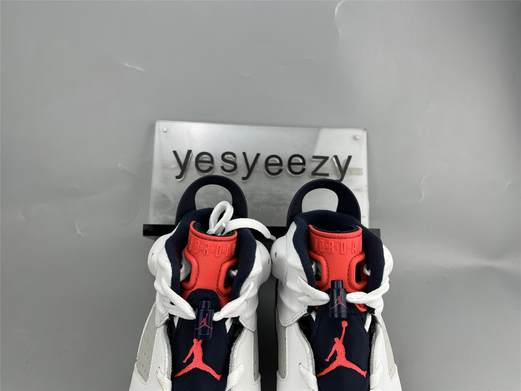 UA AIR JORDAN 6 RETRO
