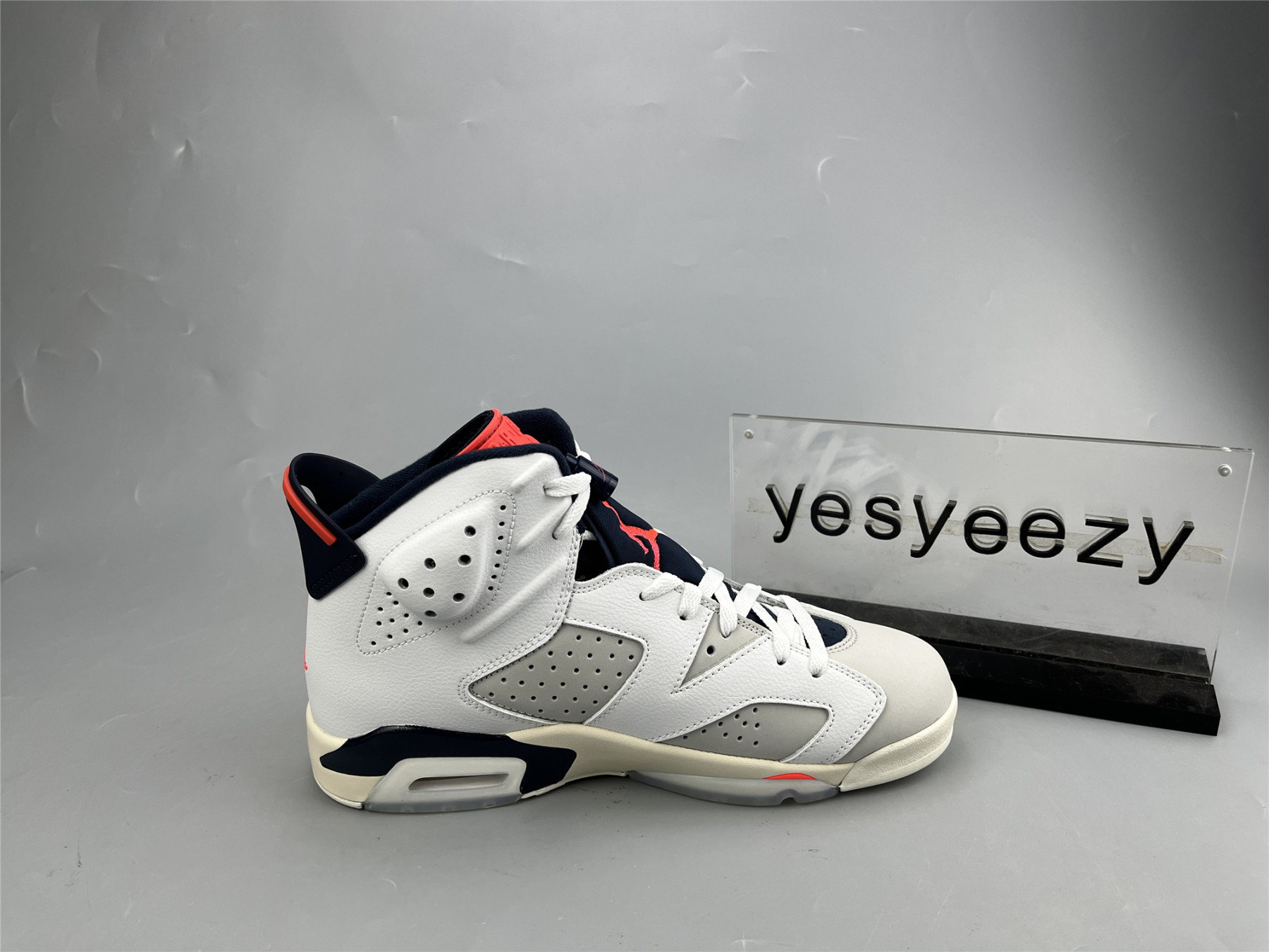 UA AIR JORDAN 6 RETRO