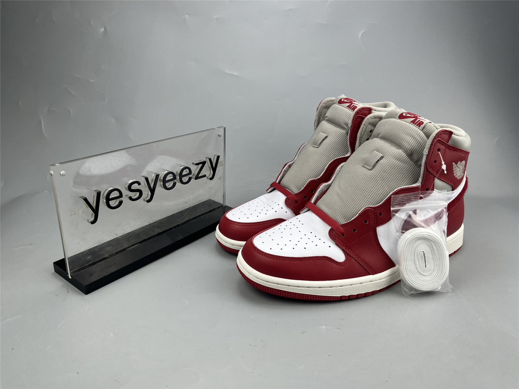 UA WMNS AIR JORDAN 1 HIGH OG