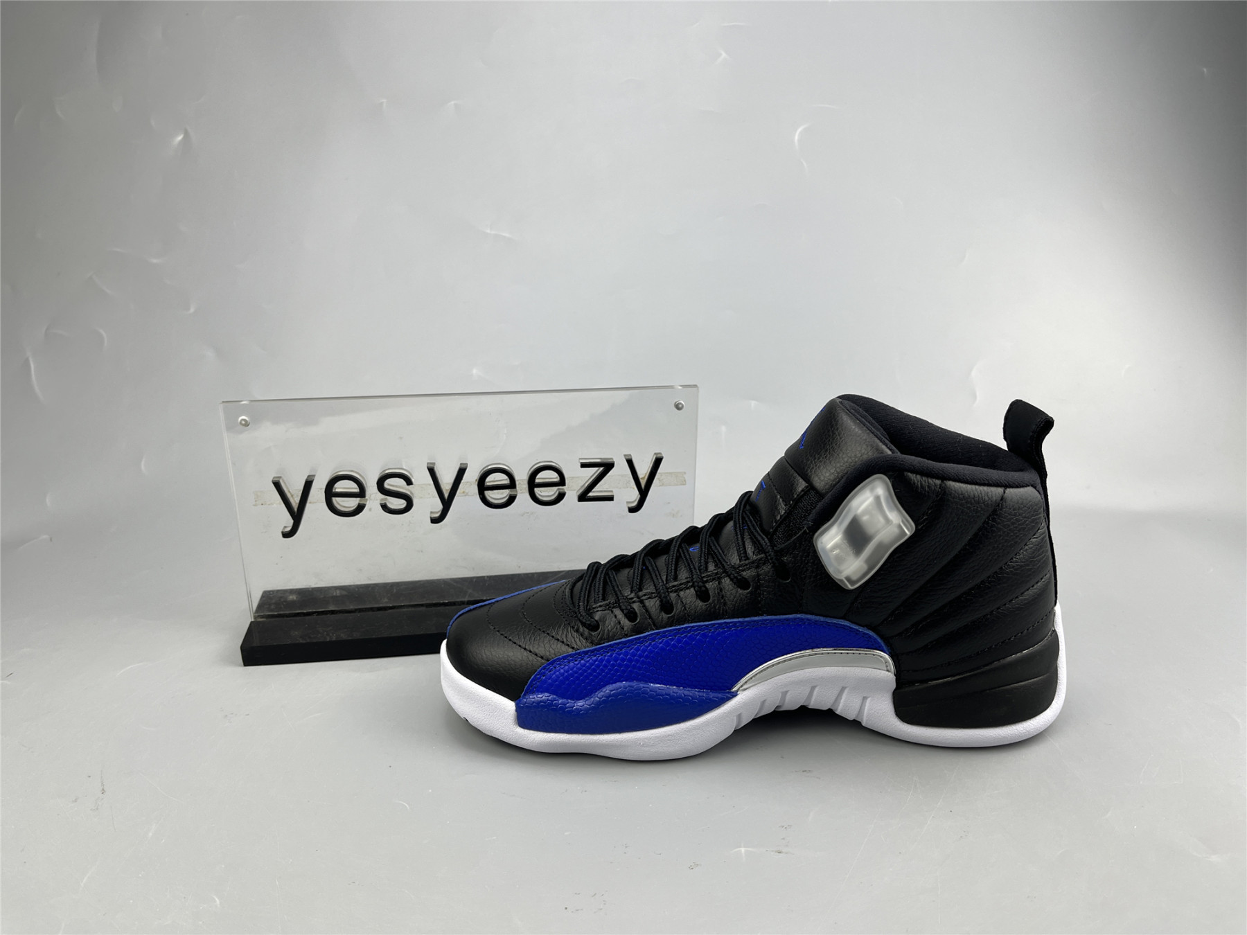 UA AIR JORDAN 12 “HYPER ROYALâ€