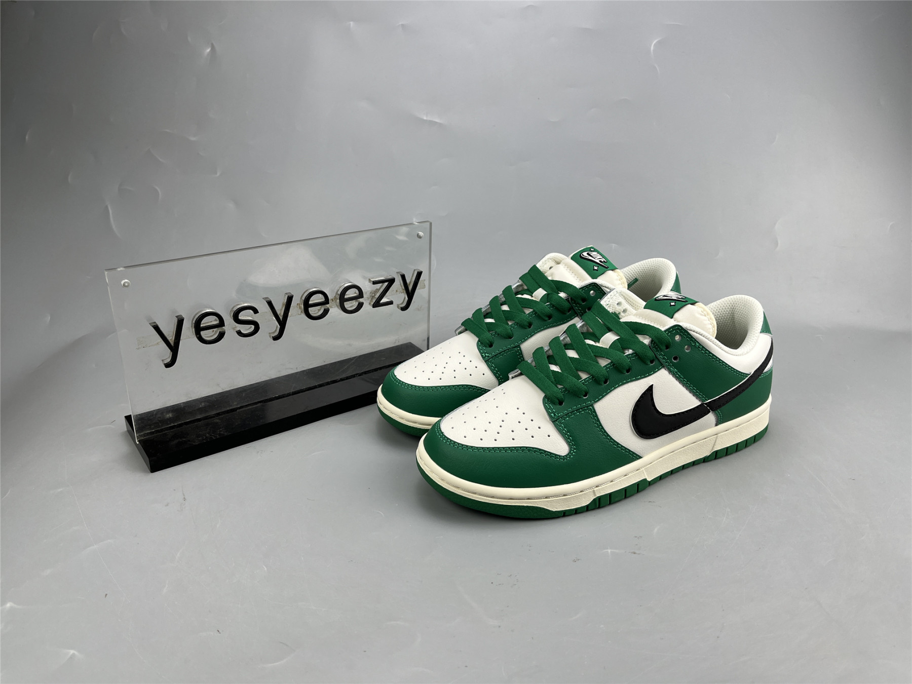 UA NIKE DUNK LOW SE