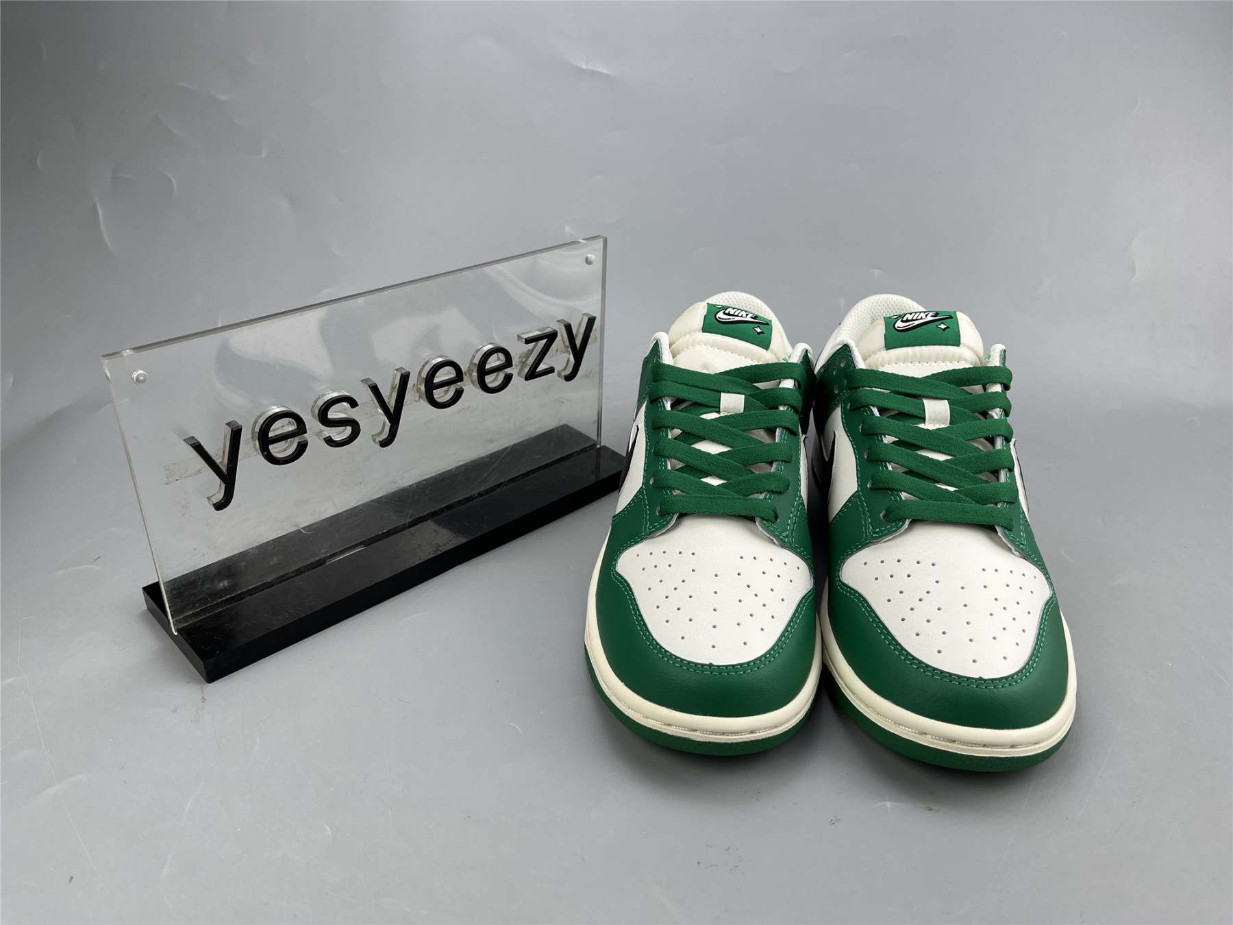 UA NIKE DUNK LOW SE