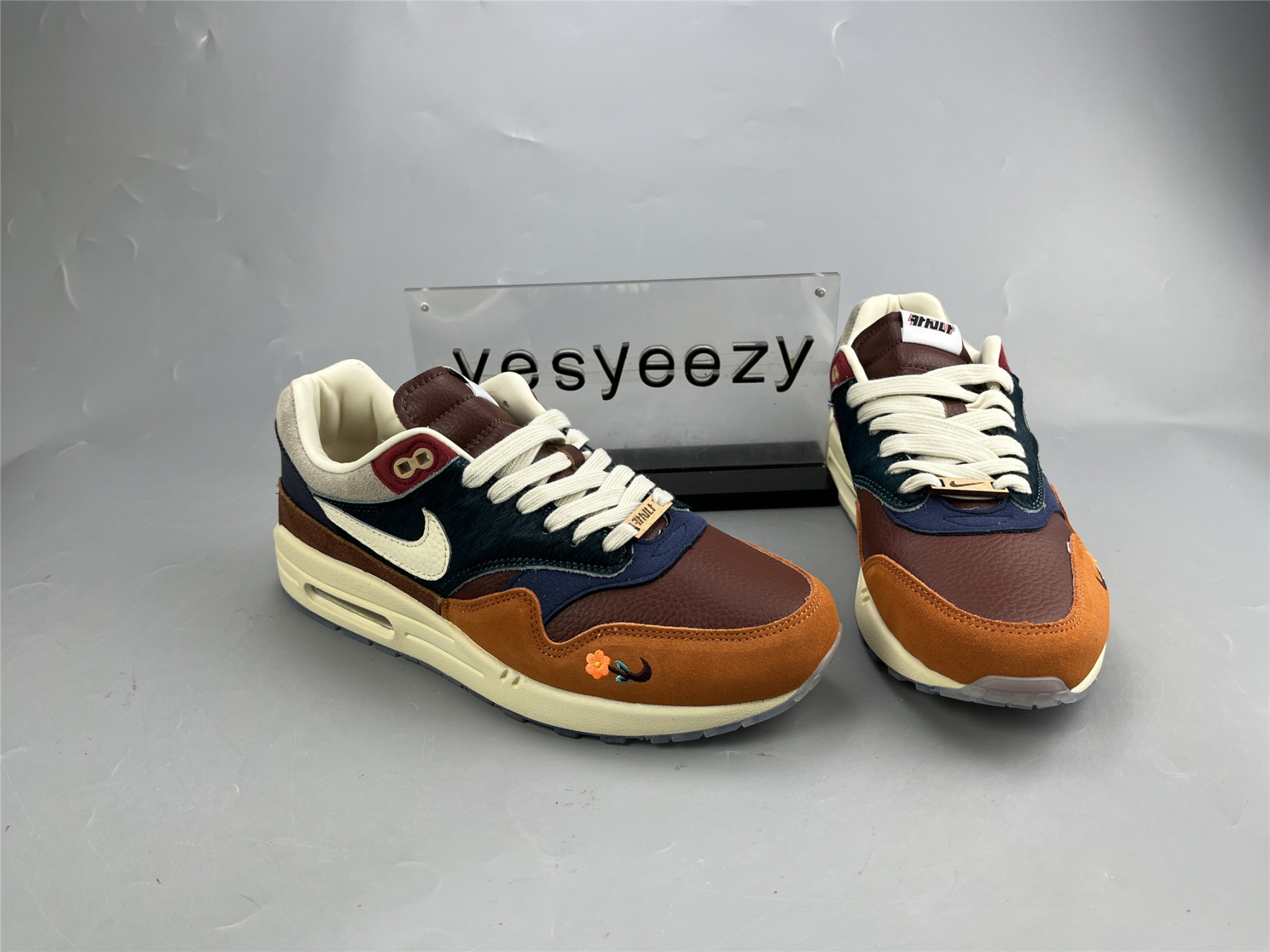 UA NIKE KASINA X AIR MAX 1 SP