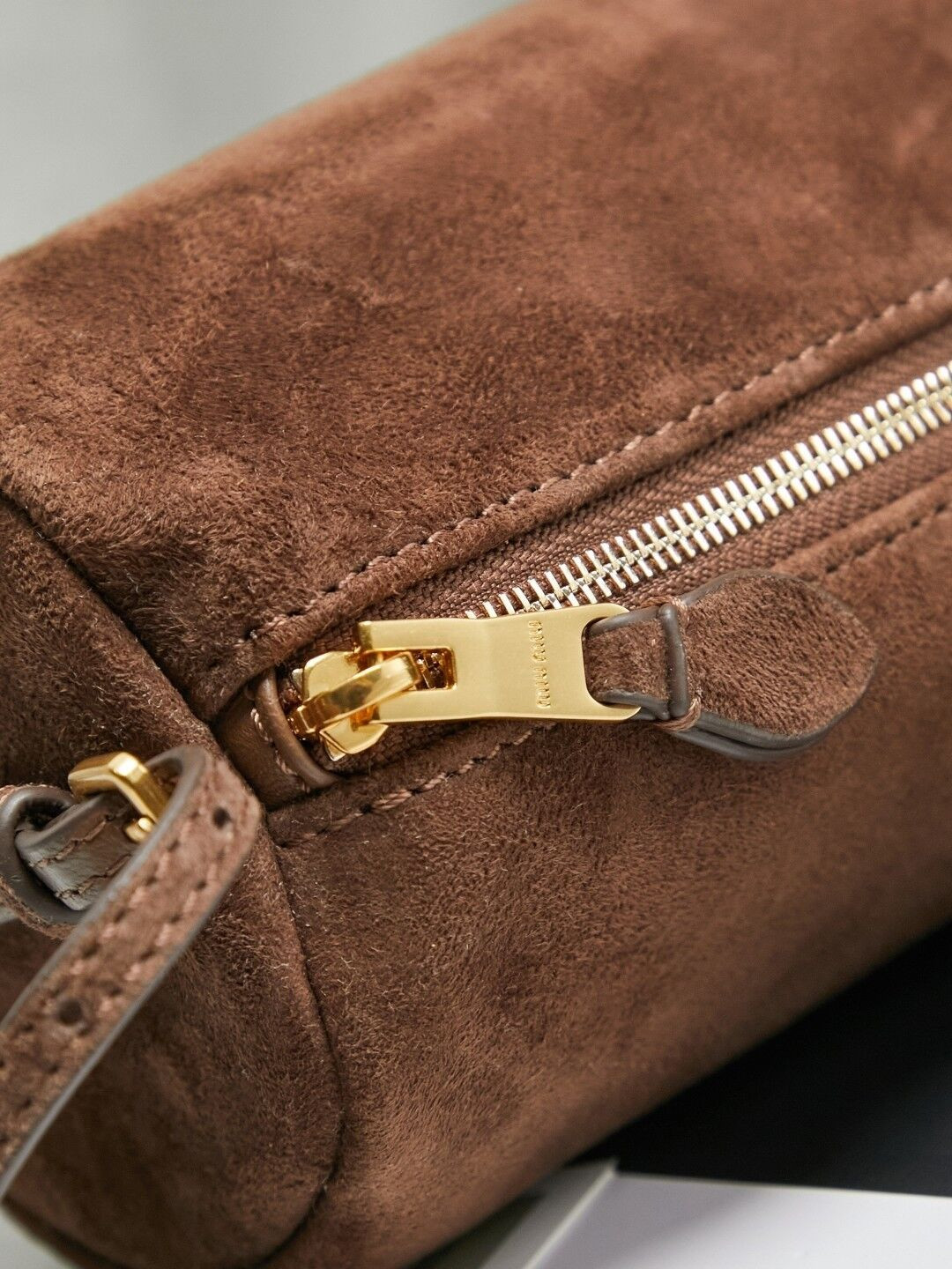 M1v M1v suede pouch 22x9x9cm