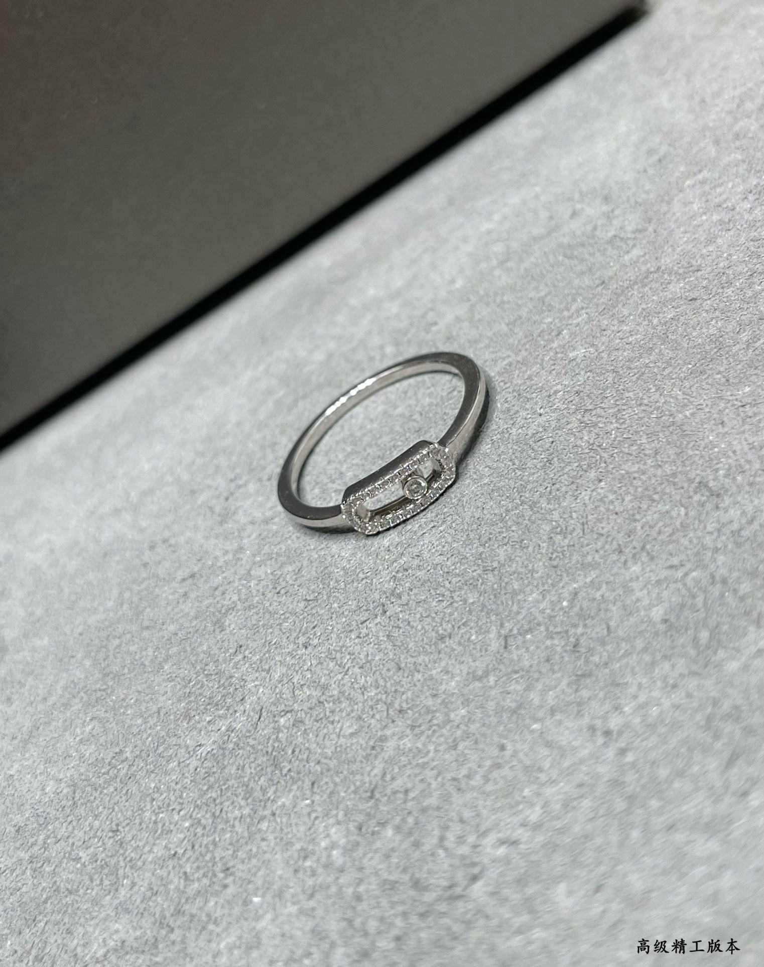 Mes1kaa single d1am0nd moving ring