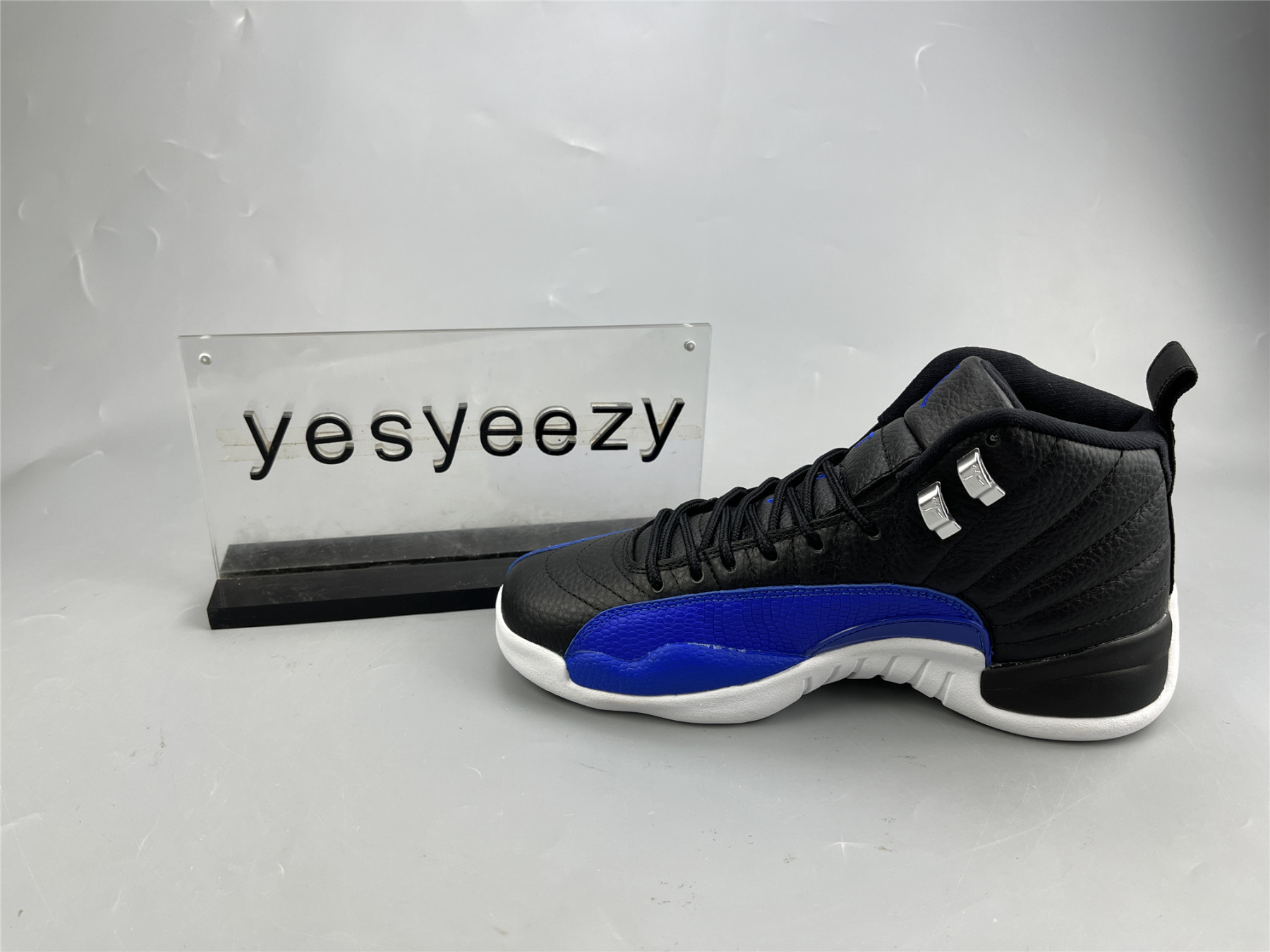 UA WMNS AIR JORDAN 12 RETRO