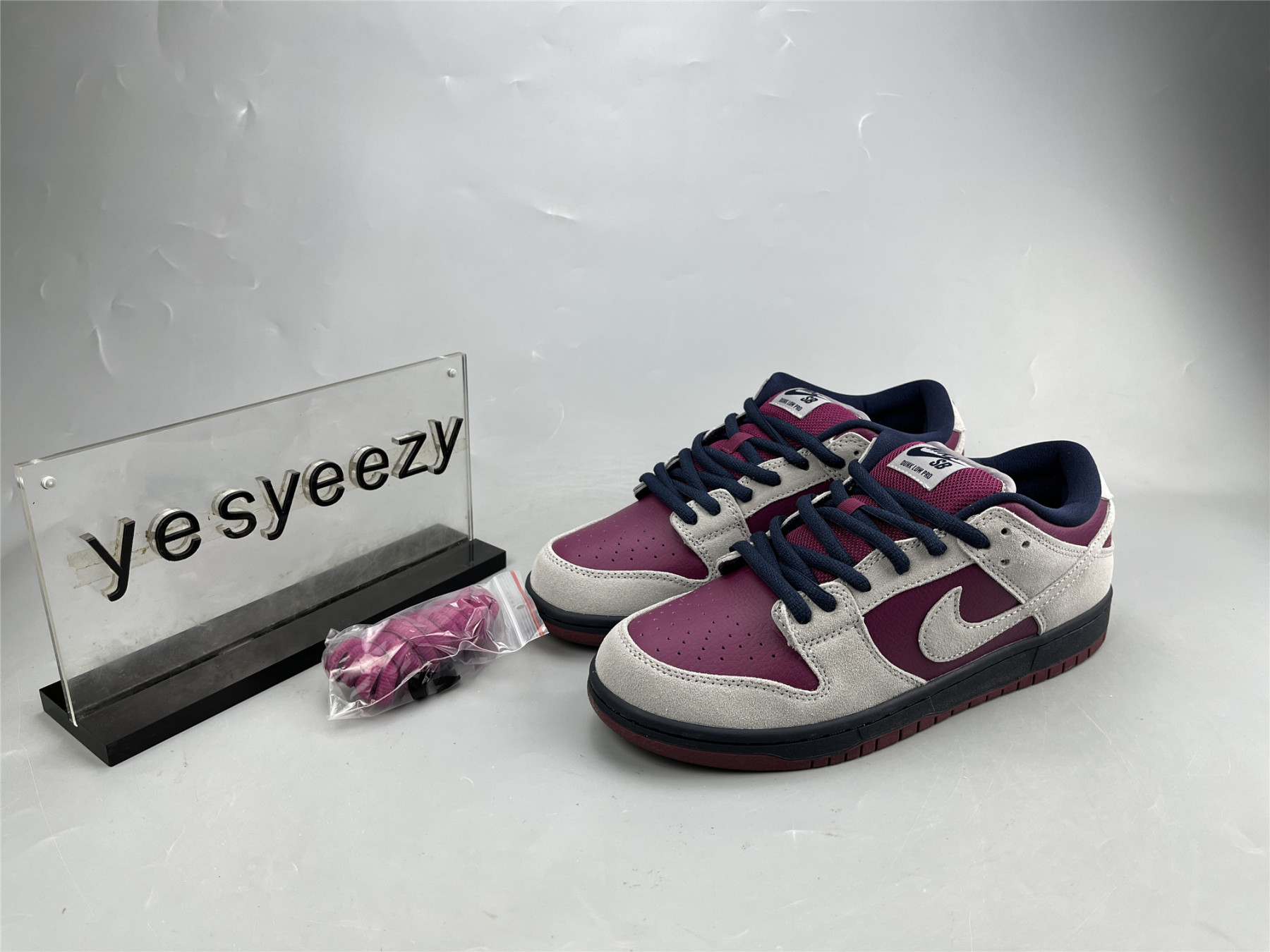 UA NIKE DUNK LOW SB