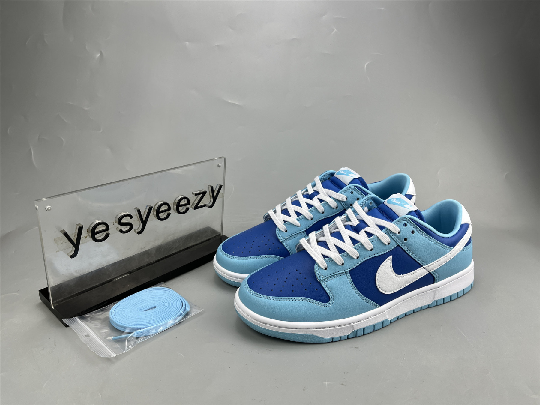UA NIKE DUNK LOW RETRO QS