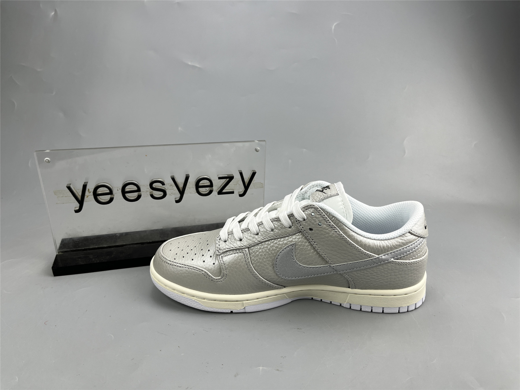 UA NIKE DUNK LOW SE