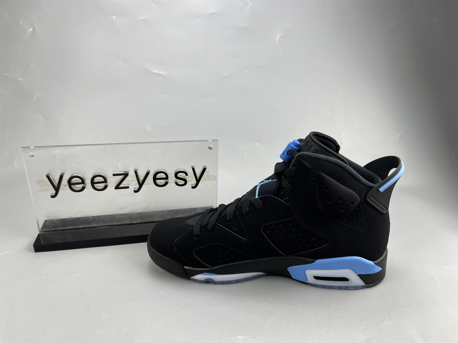 UA AIR JORDAN 6 RETRO