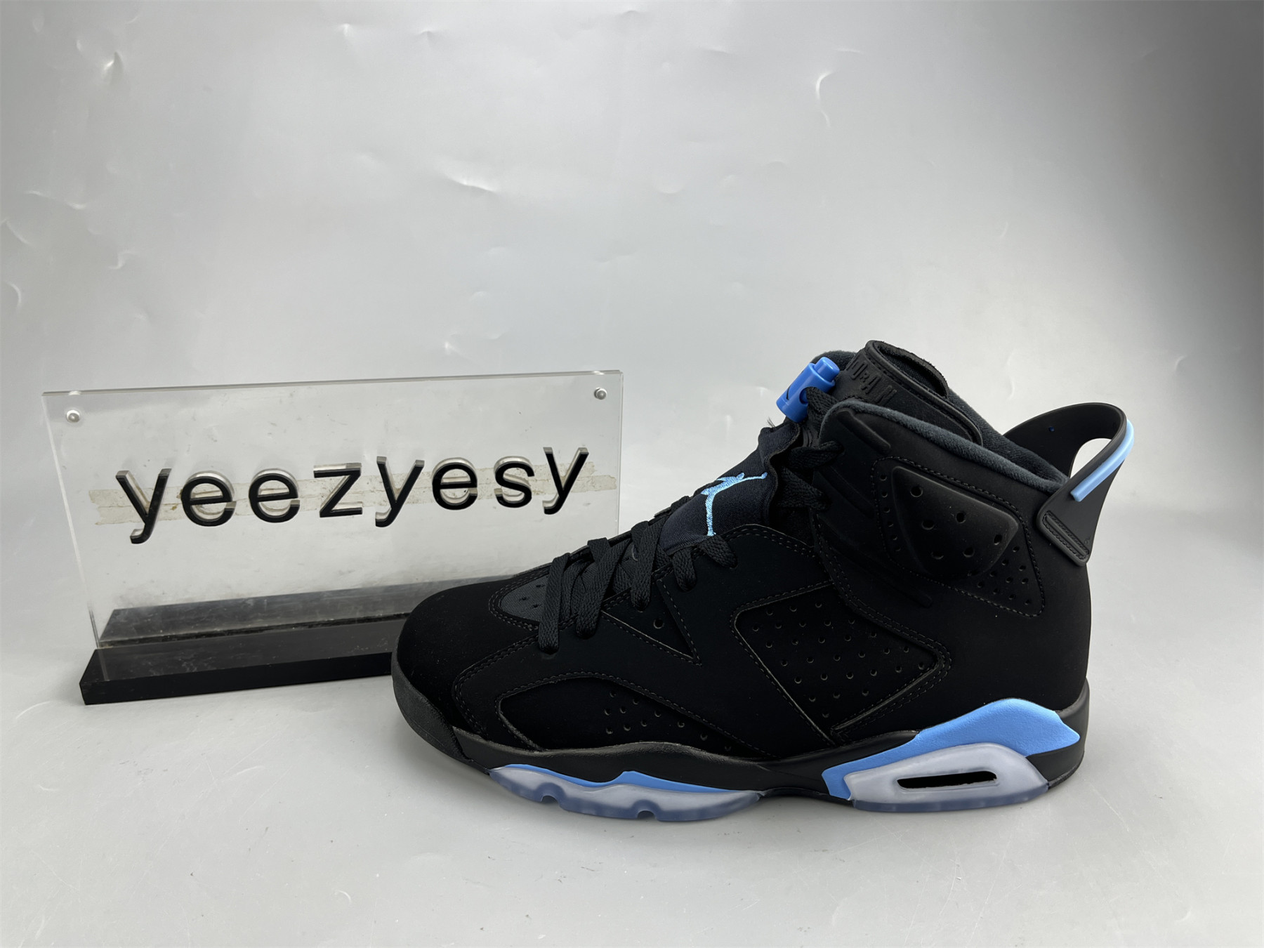 UA AIR JORDAN 6 RETRO