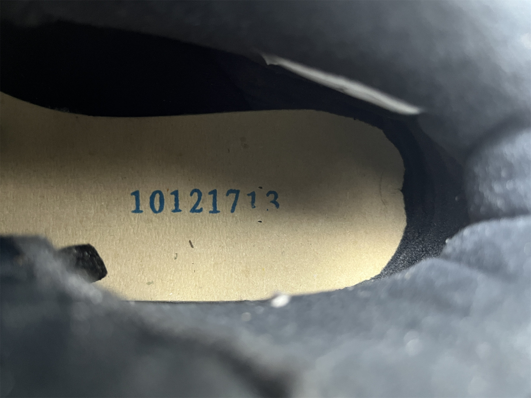 UA AIR JORDAN 6 RETRO
