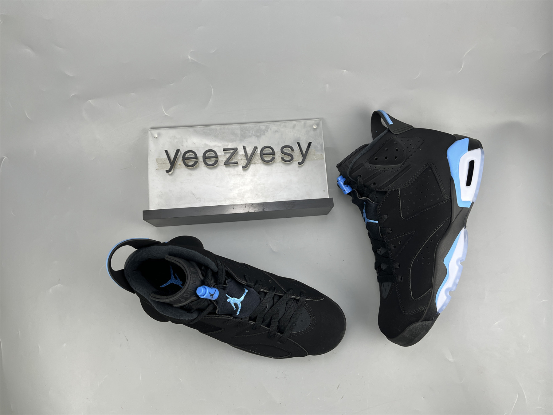 UA AIR JORDAN 6 RETRO