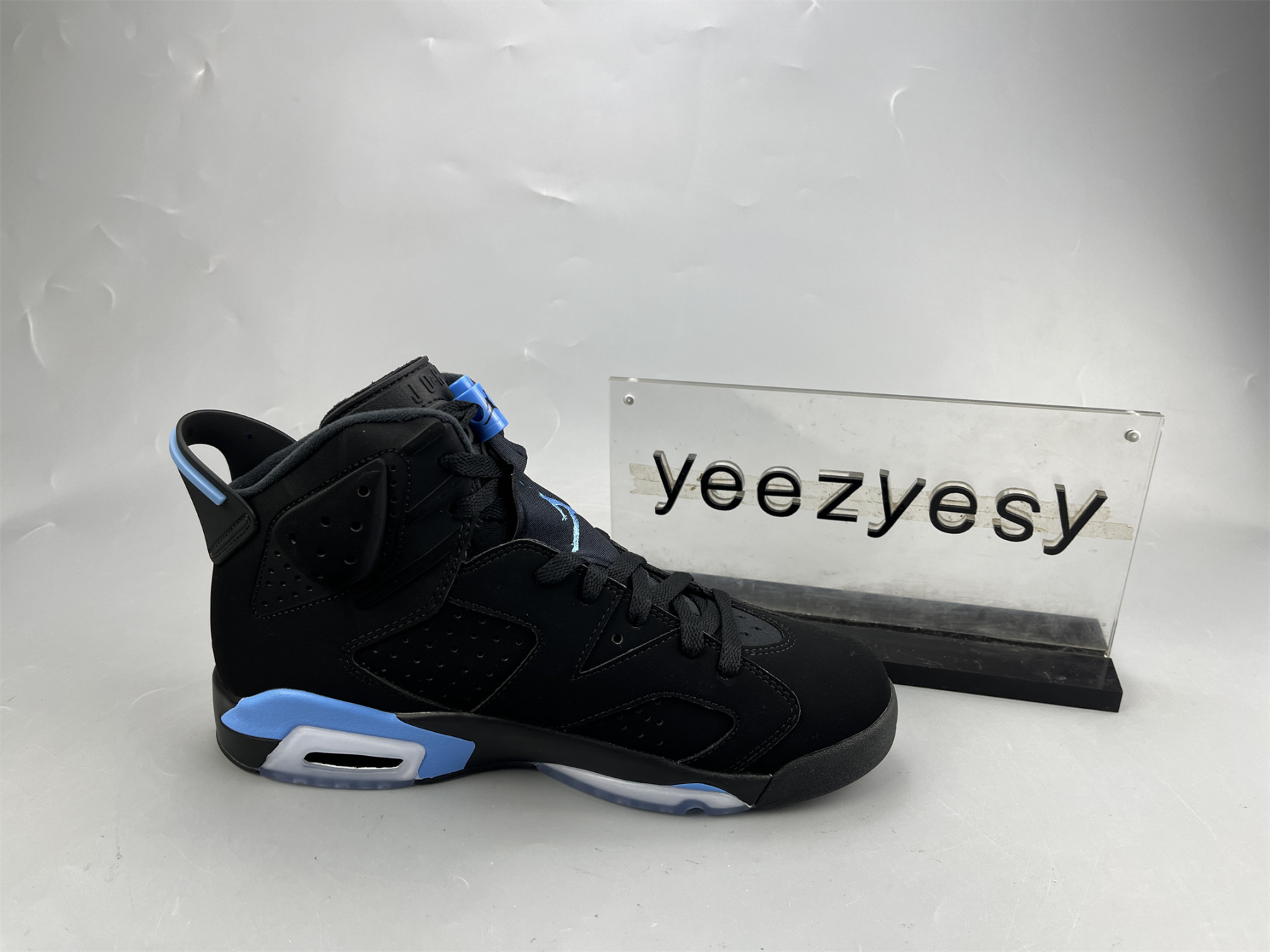 UA AIR JORDAN 6 RETRO