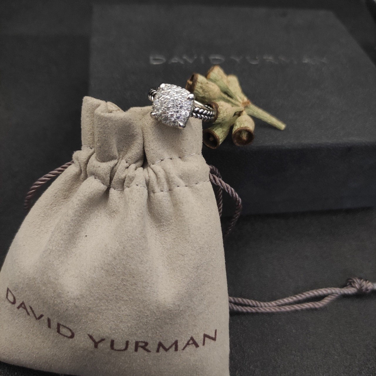 dau1d Yvrm*n four prong full d1am0nd ring