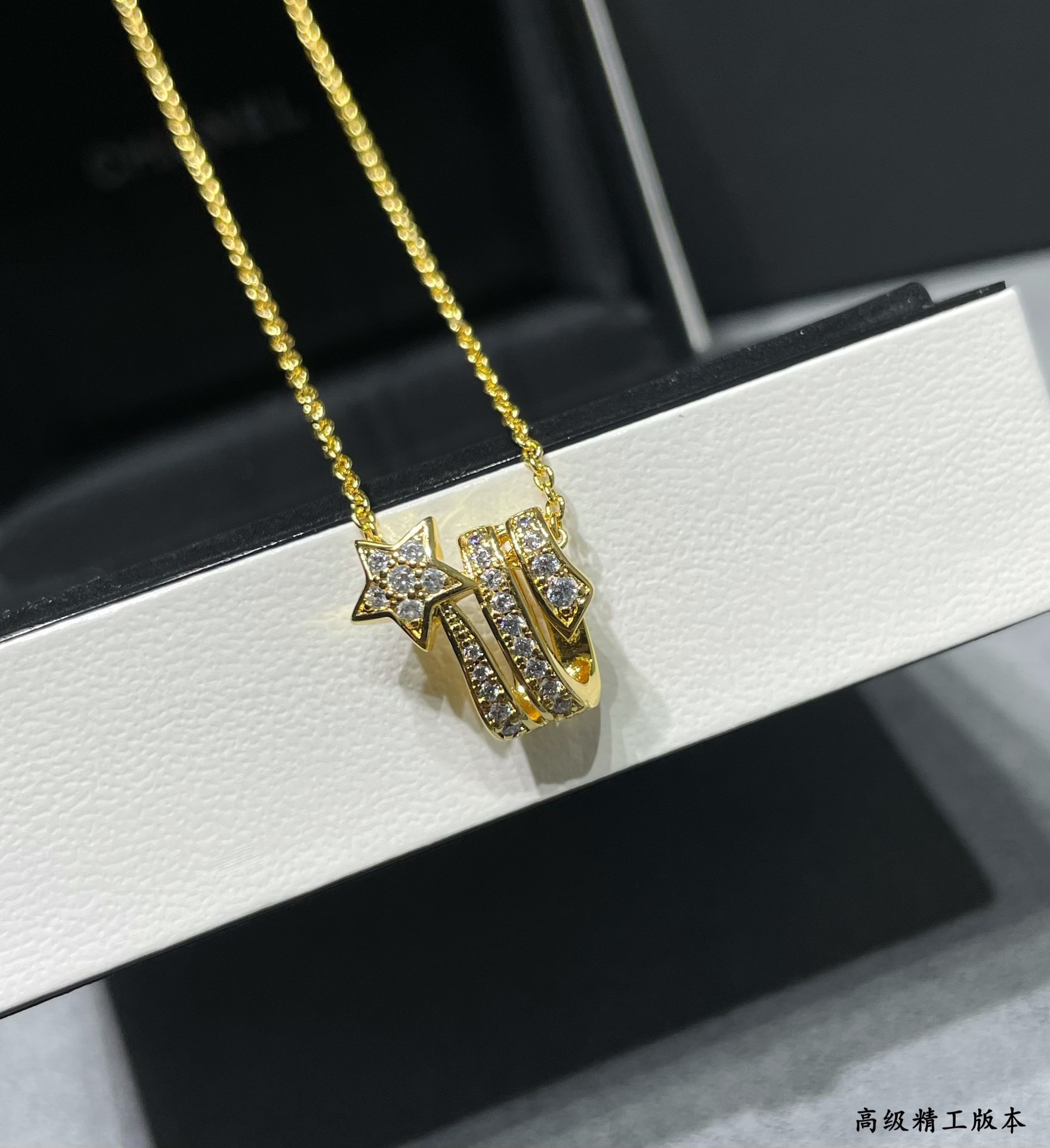 Ch**el comet Necklace