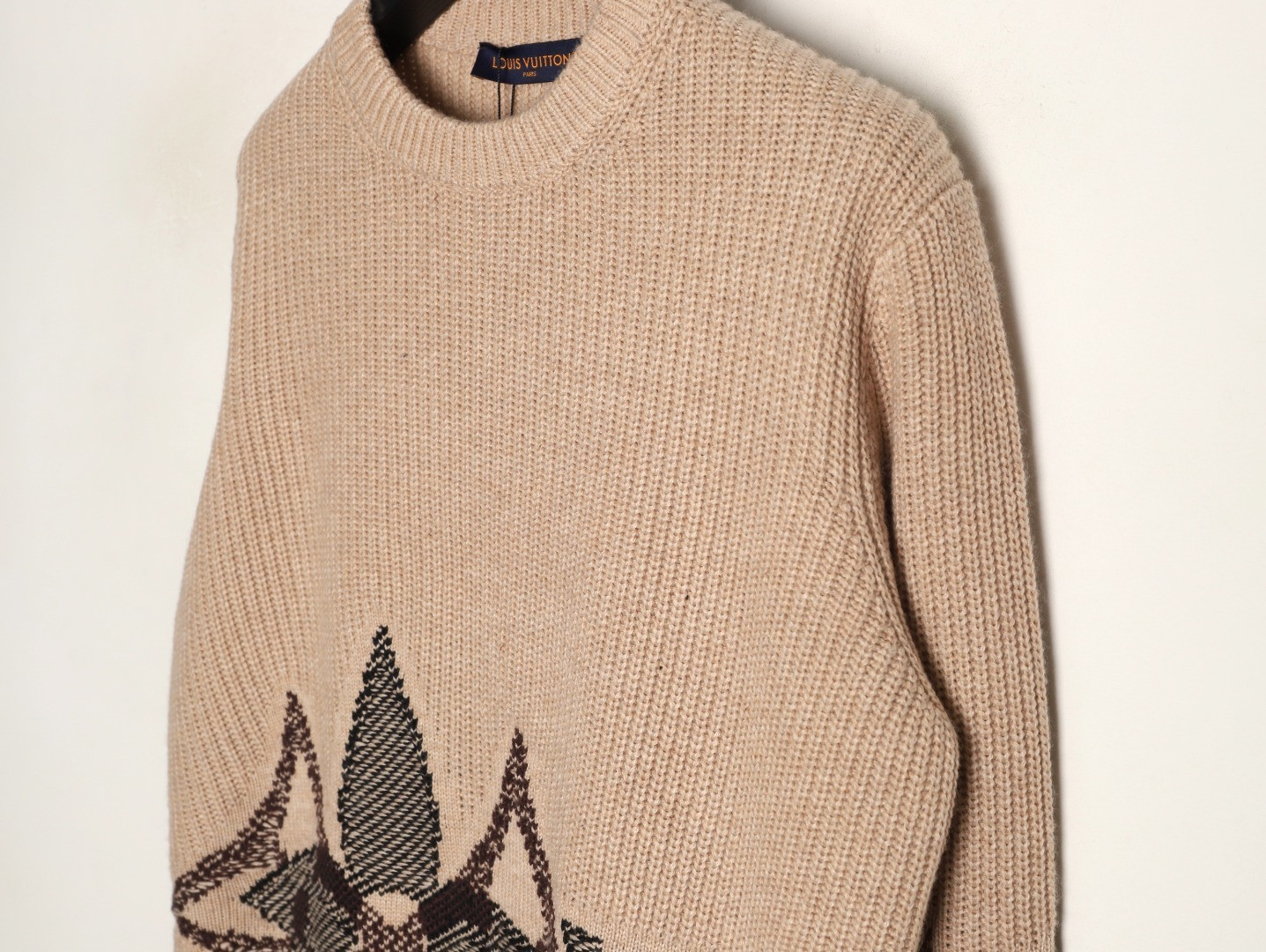 l0vis Vvtt0n knitting sweaters