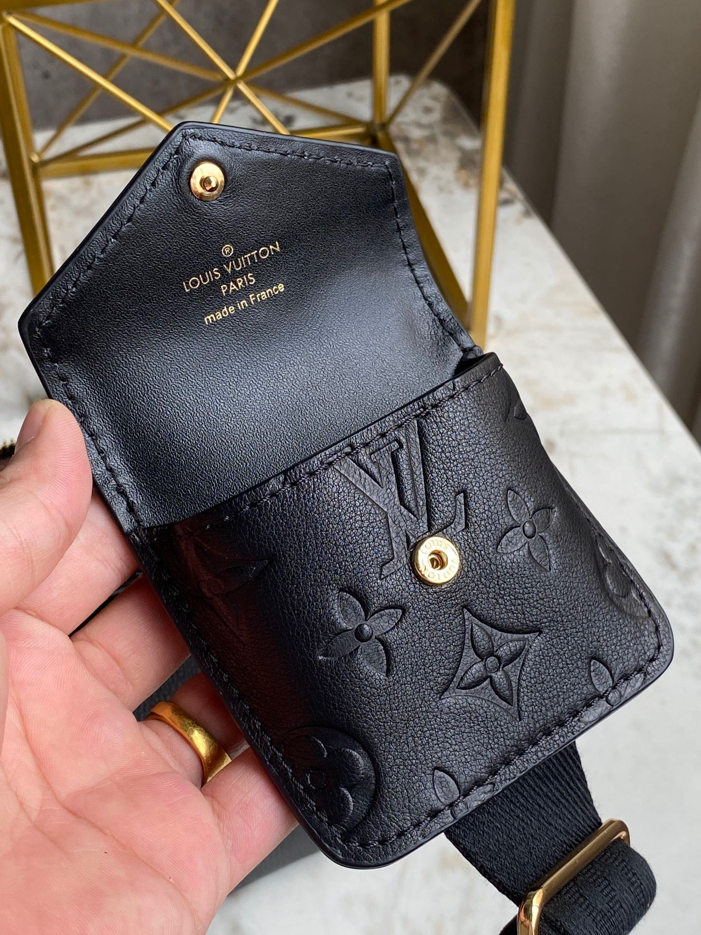 LV UTILITY CROSSBODY M80450