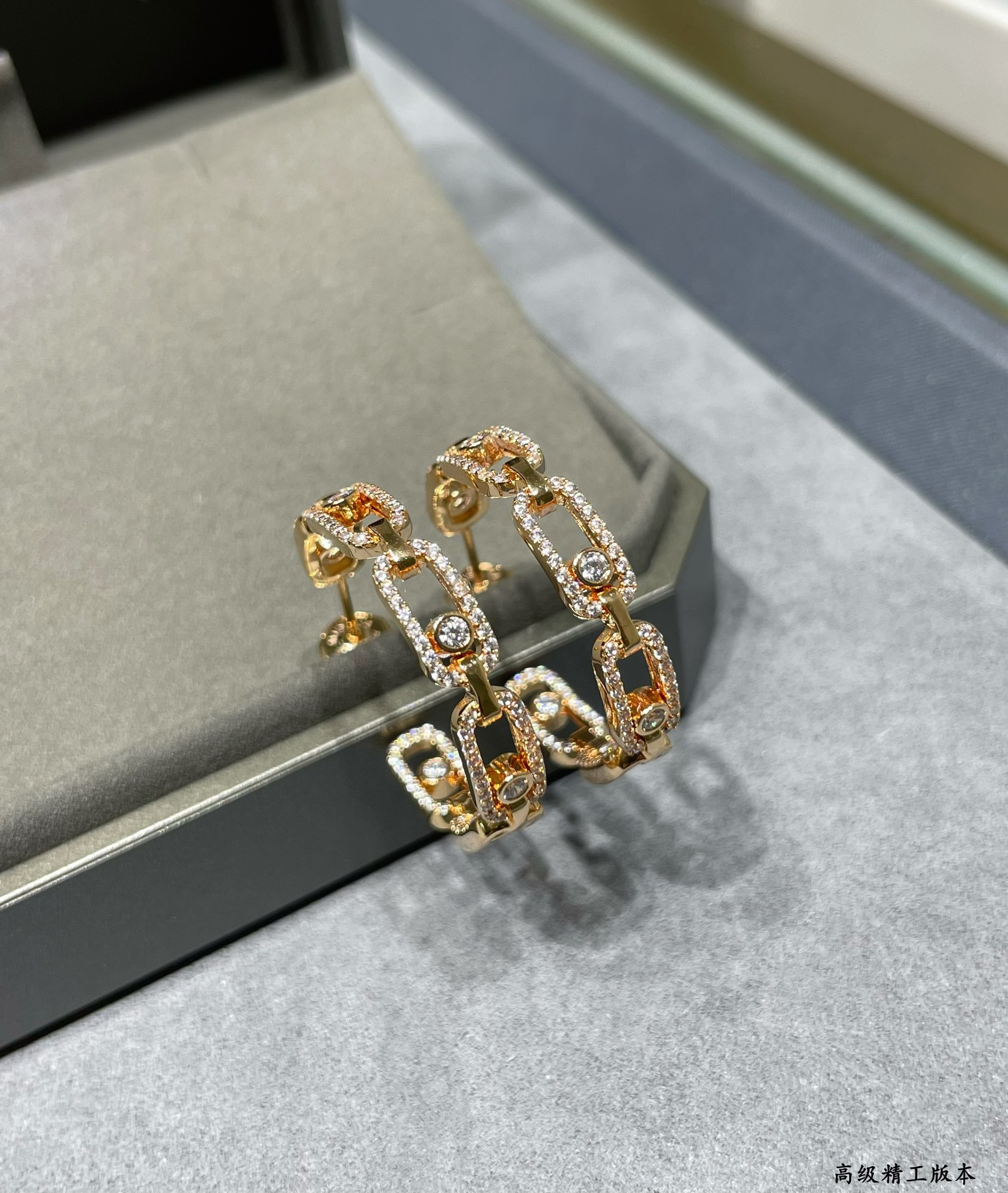 Mes1kaa circle moving earrings