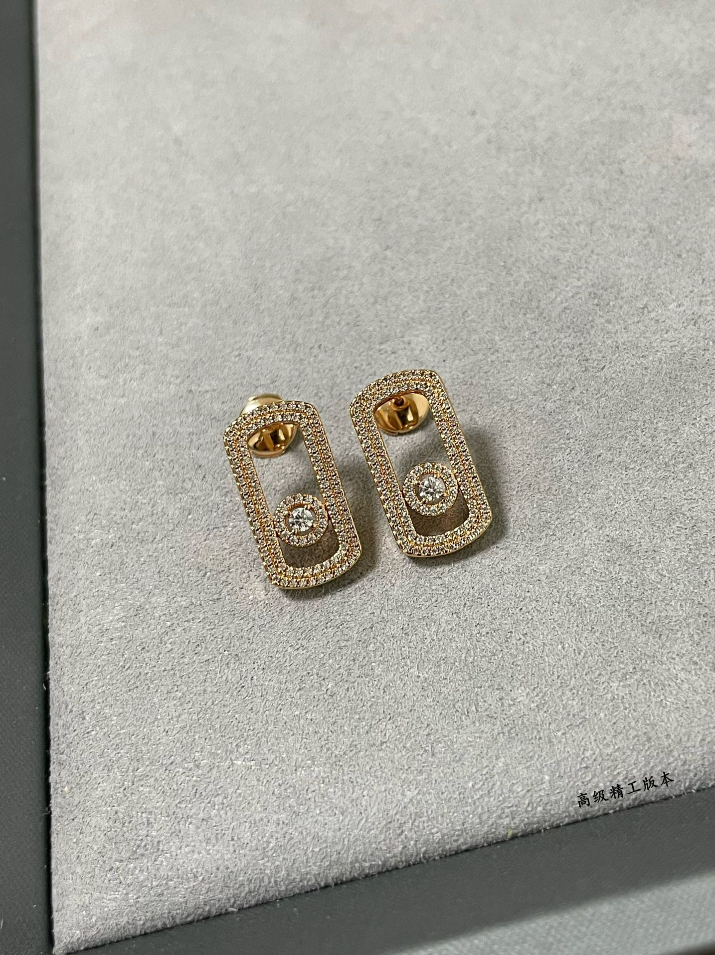 Mes1kaa large full d1am0nd moving stud earrings