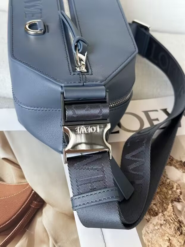 L0ew* convertible sling in classic calfskin 32.5x9x12.3cm