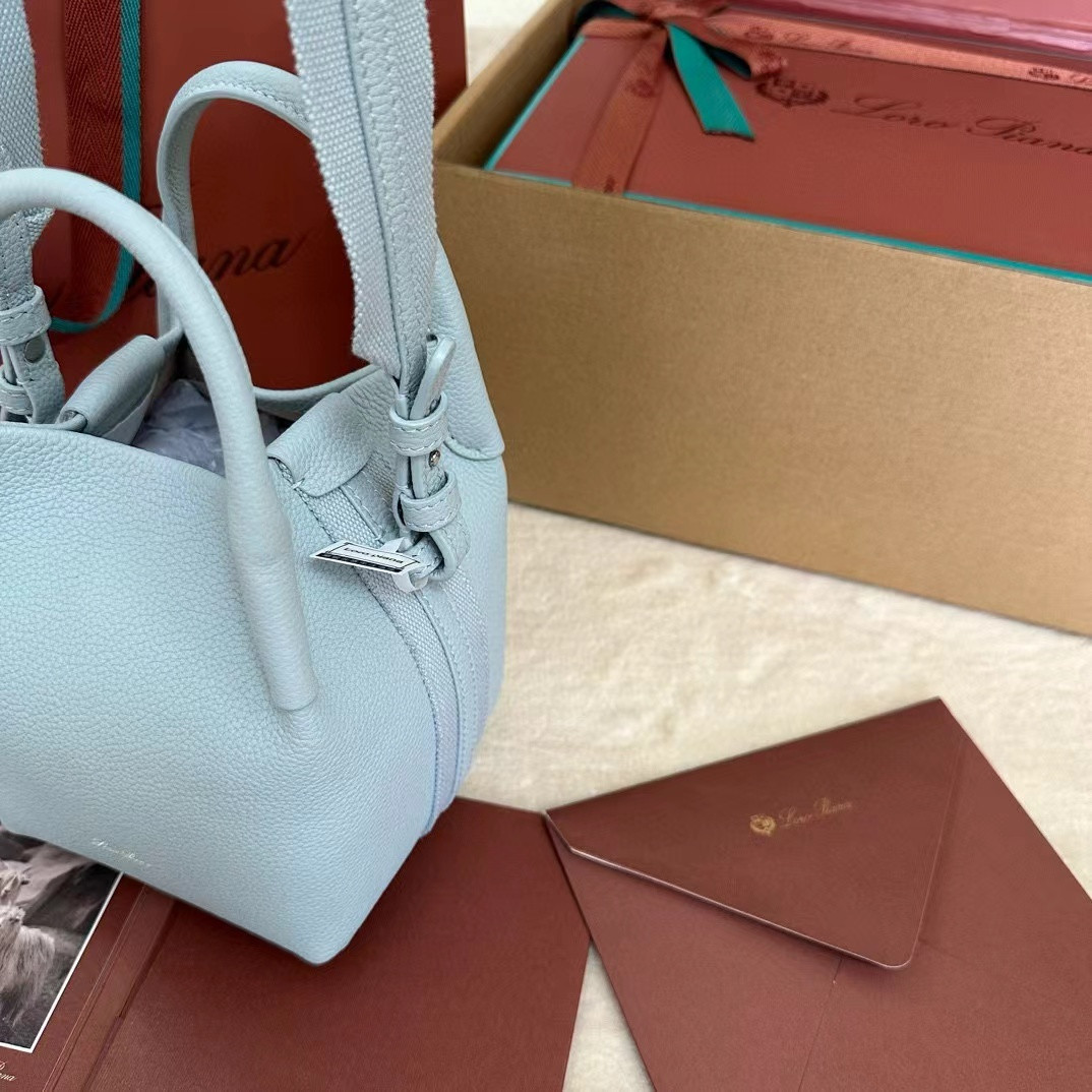 L0r0 P1ana Small Bale Bag Grained Calfskin 17 x 17 x 21 cm