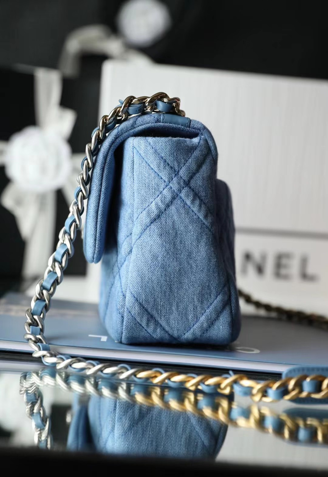 ch**el De*1m quilted medium 19 bag 30cm