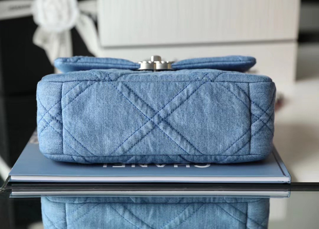 ch**el De*1m quilted medium 19 bag 30cm