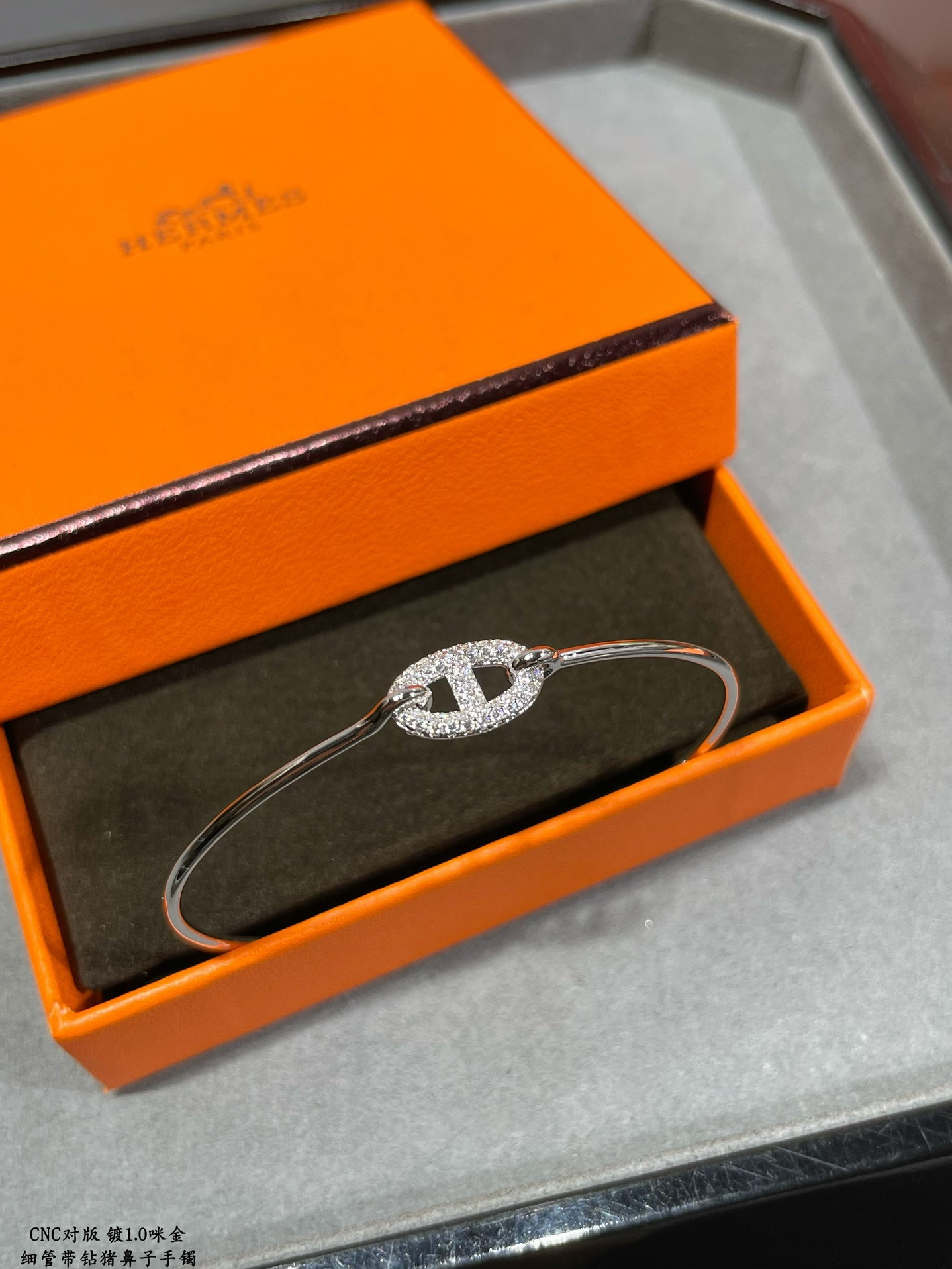 H**me5 thin tube D1am0nd pig nose Bracelet