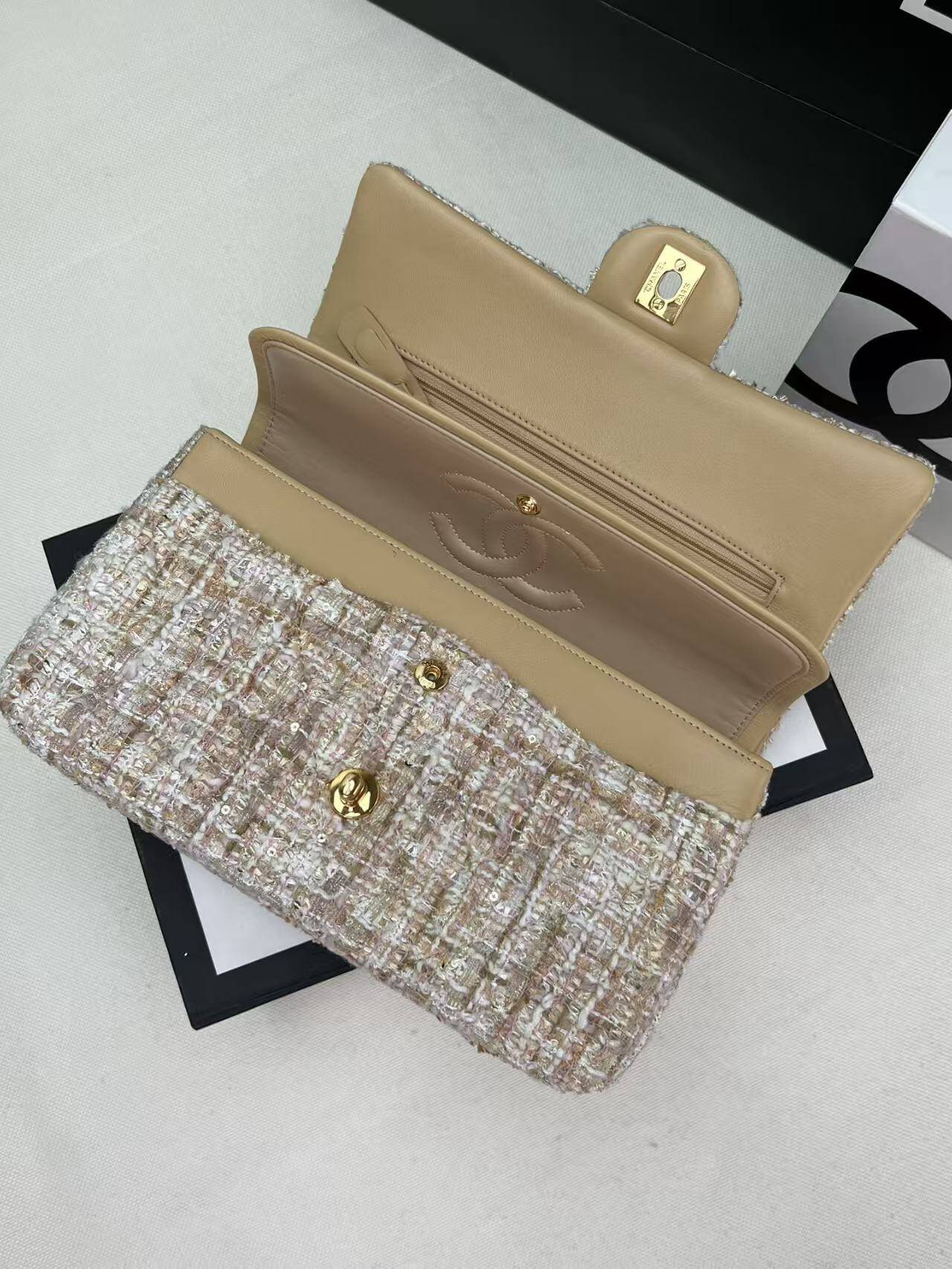 Ch**el Classic Flap Bag 25x15x6cm