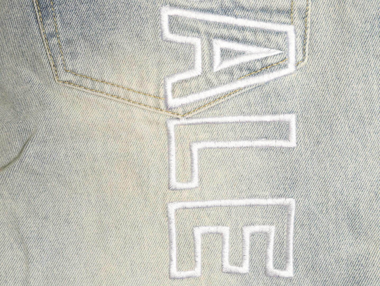 Ba1en*iaga Jeans