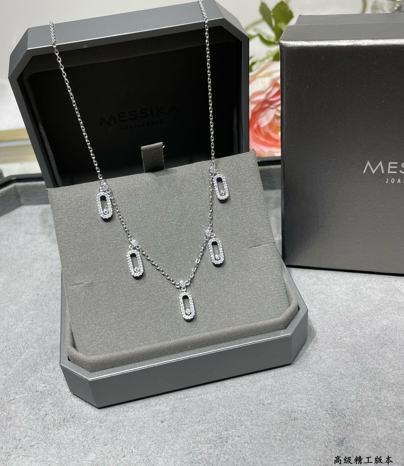 Mes1kaa five d1am0nd moving necklace