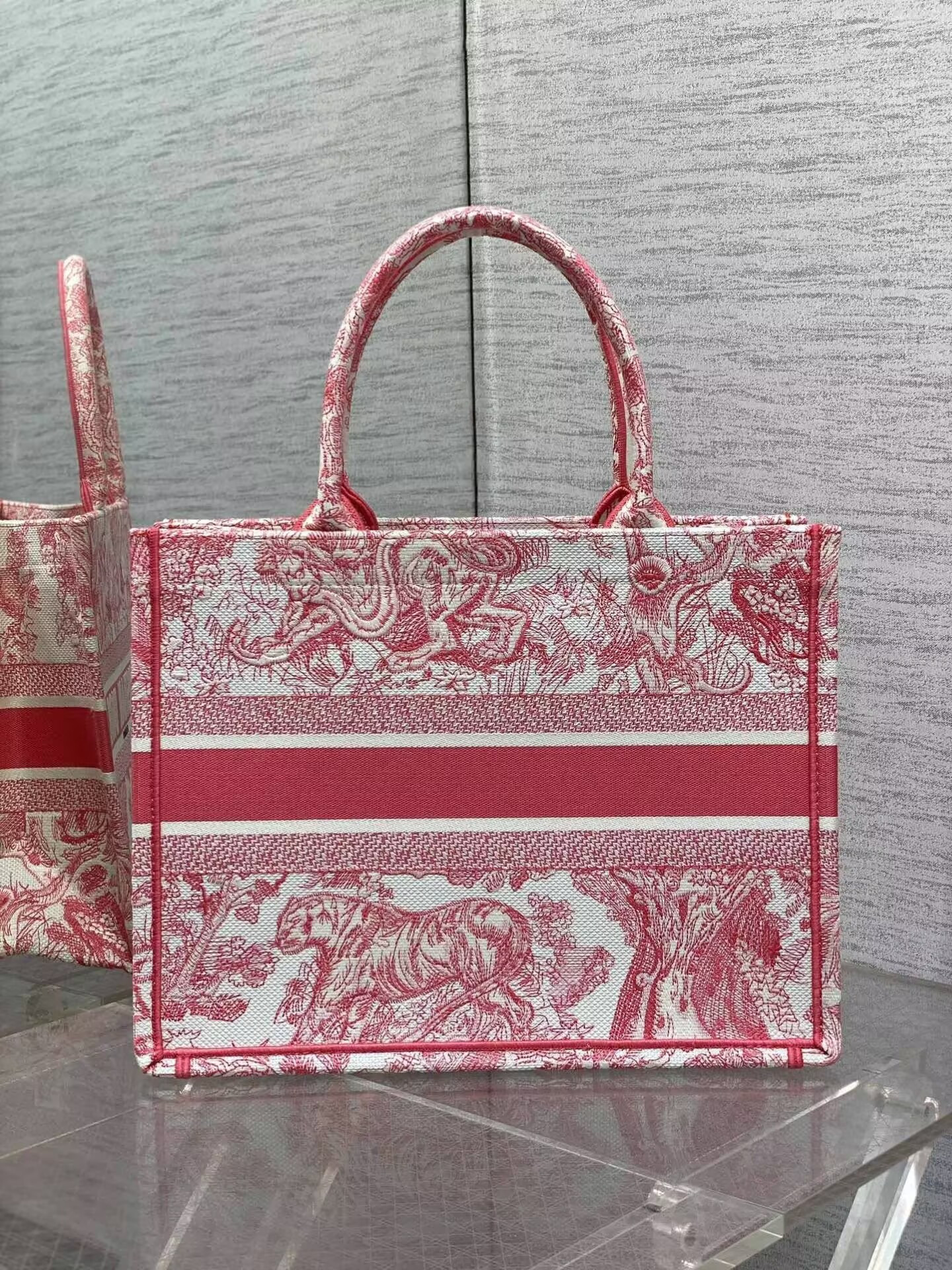 D10r Tote 36 x 18 x 28cm